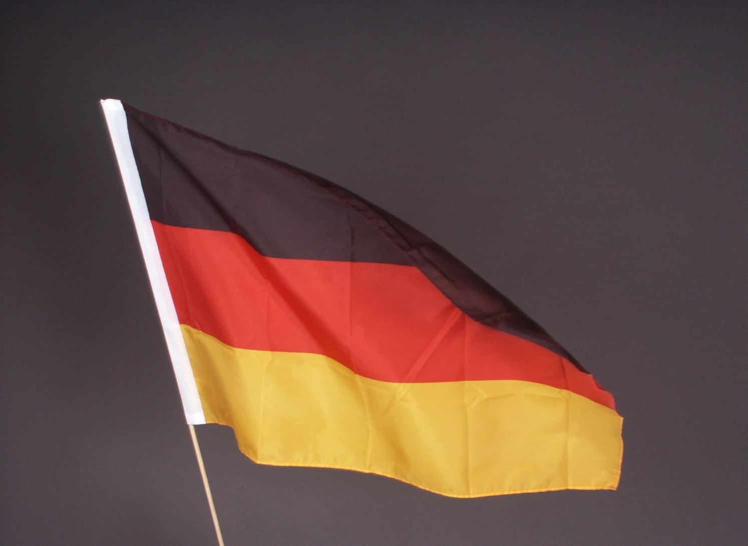 Seidenfahne Deutschland 90x150cm auf Stock